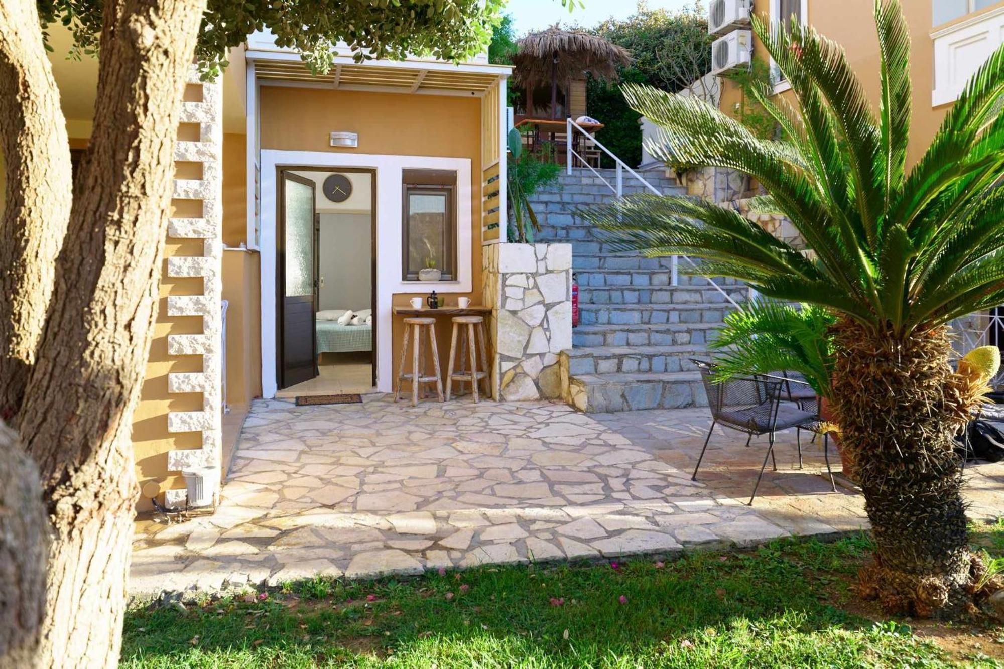 Villa Gereoudis Seaview Apartments-Pool & Bar Kolymbari Exterior photo